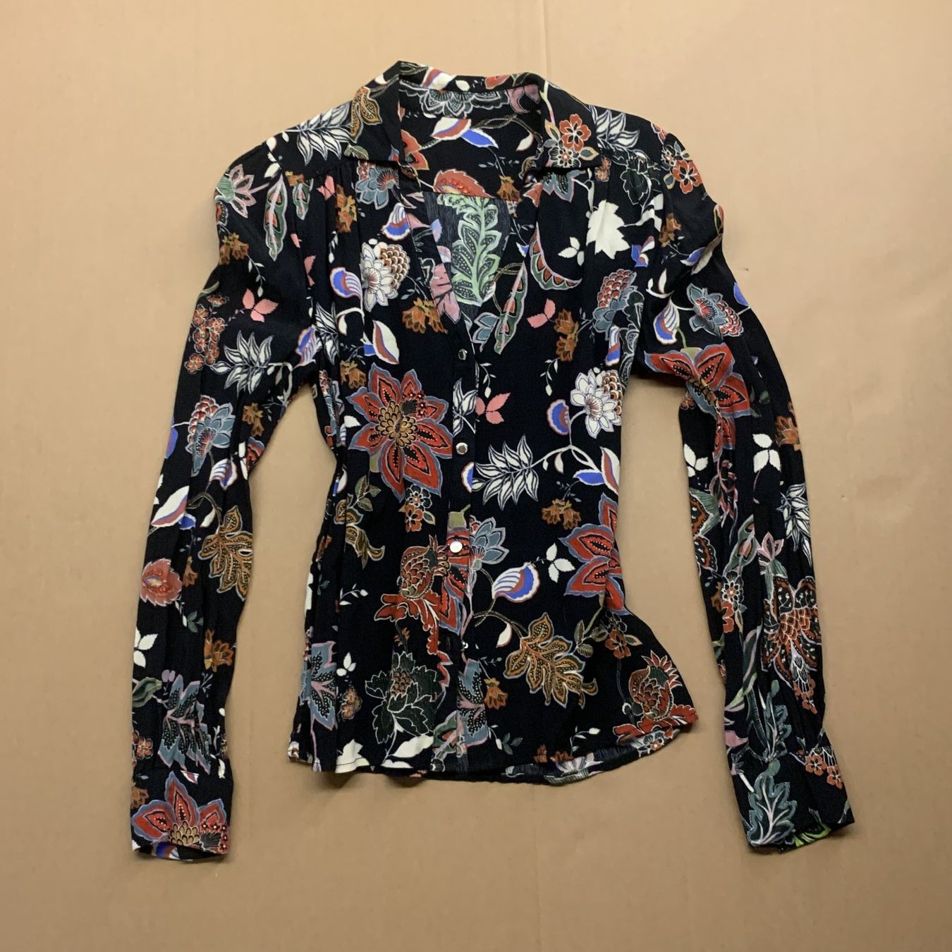 Morgan Camicette: Schwarze Bluse mit Blumenmuster und langen Ärmeln, Größe S/M – Usato da Chalais venduto da Decoarts.art 1
