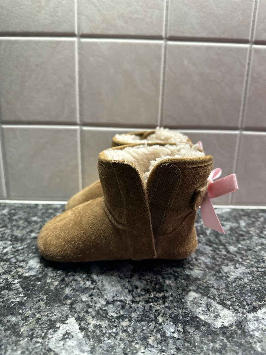 Ugg Scarpe per ragazzi: UGG Lammfell-Stiefel Baby Gr. 20,5 – Nuovo (secondo la descrizione) da Toffen venduto da jeapamale