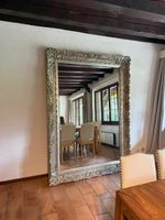 Grand miroir baroque argenté – élégant et décoratif