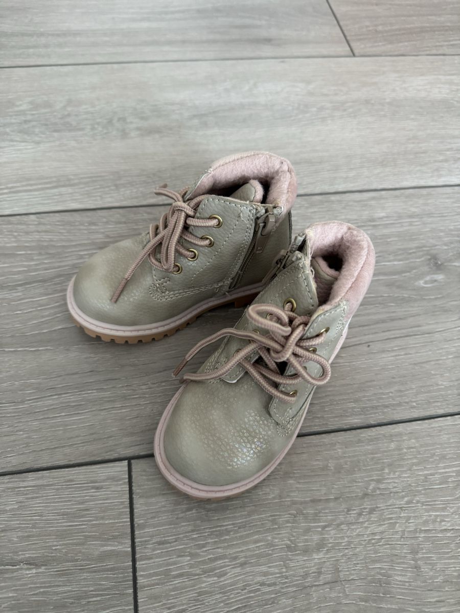 Fila Scarpe per ragazze: Schuhe Mädchen Gr. 21 – Nuovo (secondo la descrizione) da Schinznach Dorf venduto da meee_l