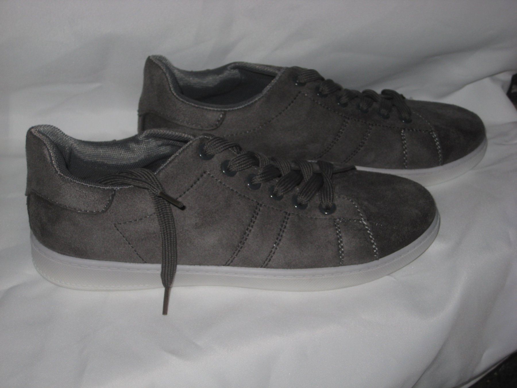 Damenschuhe: Sneaker / Halbschuh grau Grösse 39 NEU! – Neu (gemäss Beschreibung) aus Füllinsdorf von Schlupp