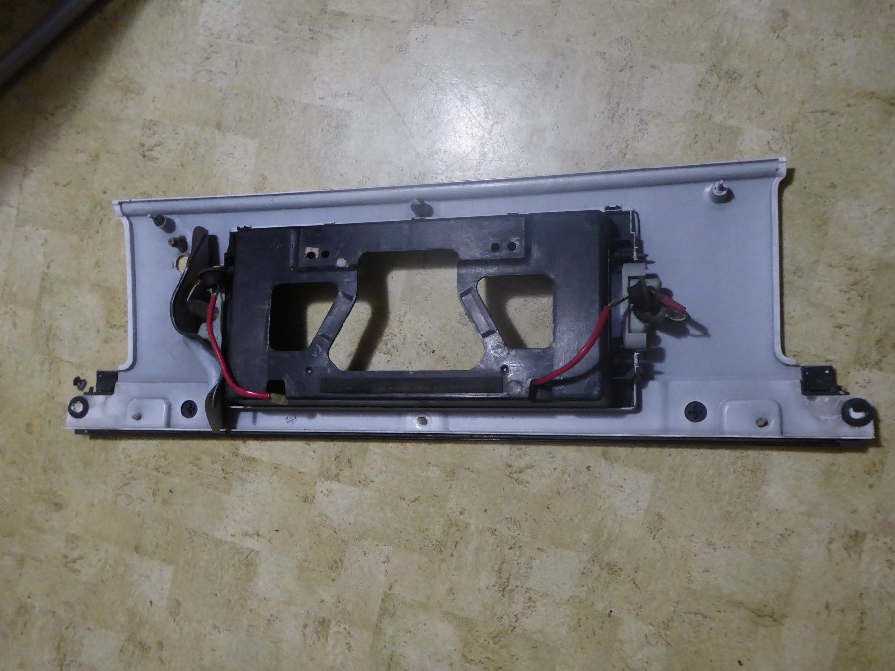 Toyota Alle Autoersatzteile: Toyota Supra MK3 Nummernschildhalter – Gebraucht aus Ennetbühl von VPHS 3