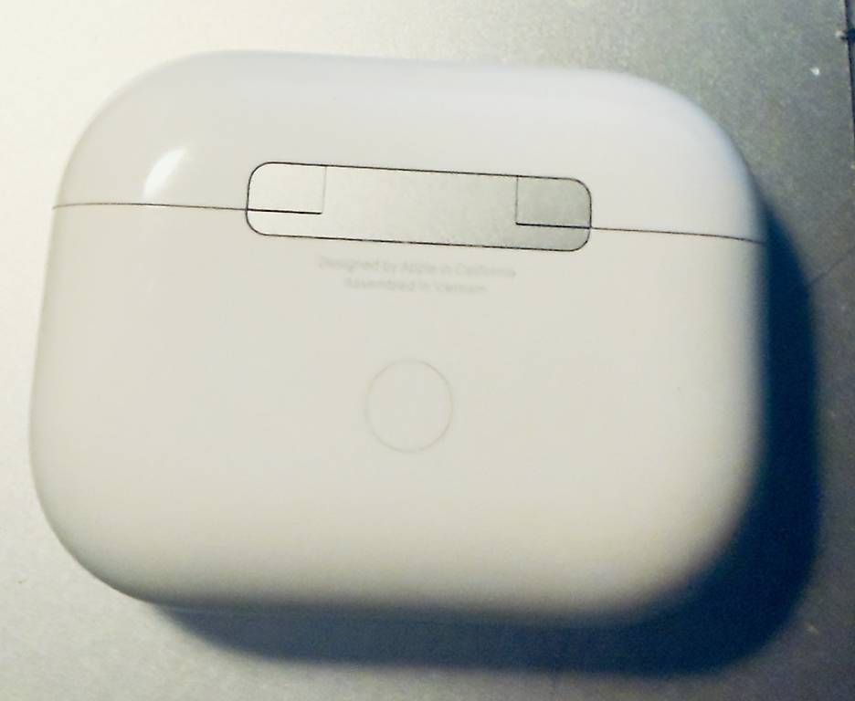 Cuffie: Apple AirPods Pro 2nd Gen MagSafe USB C – Usato da Bern venduto da Adhd 1