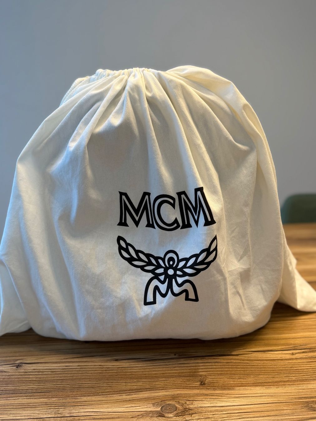 Mcm Rucksäcke: MCM Color Splash Logo Backpack Medium Black / Blue / Orange – Gebraucht aus Horgen von pam_l6cc 4