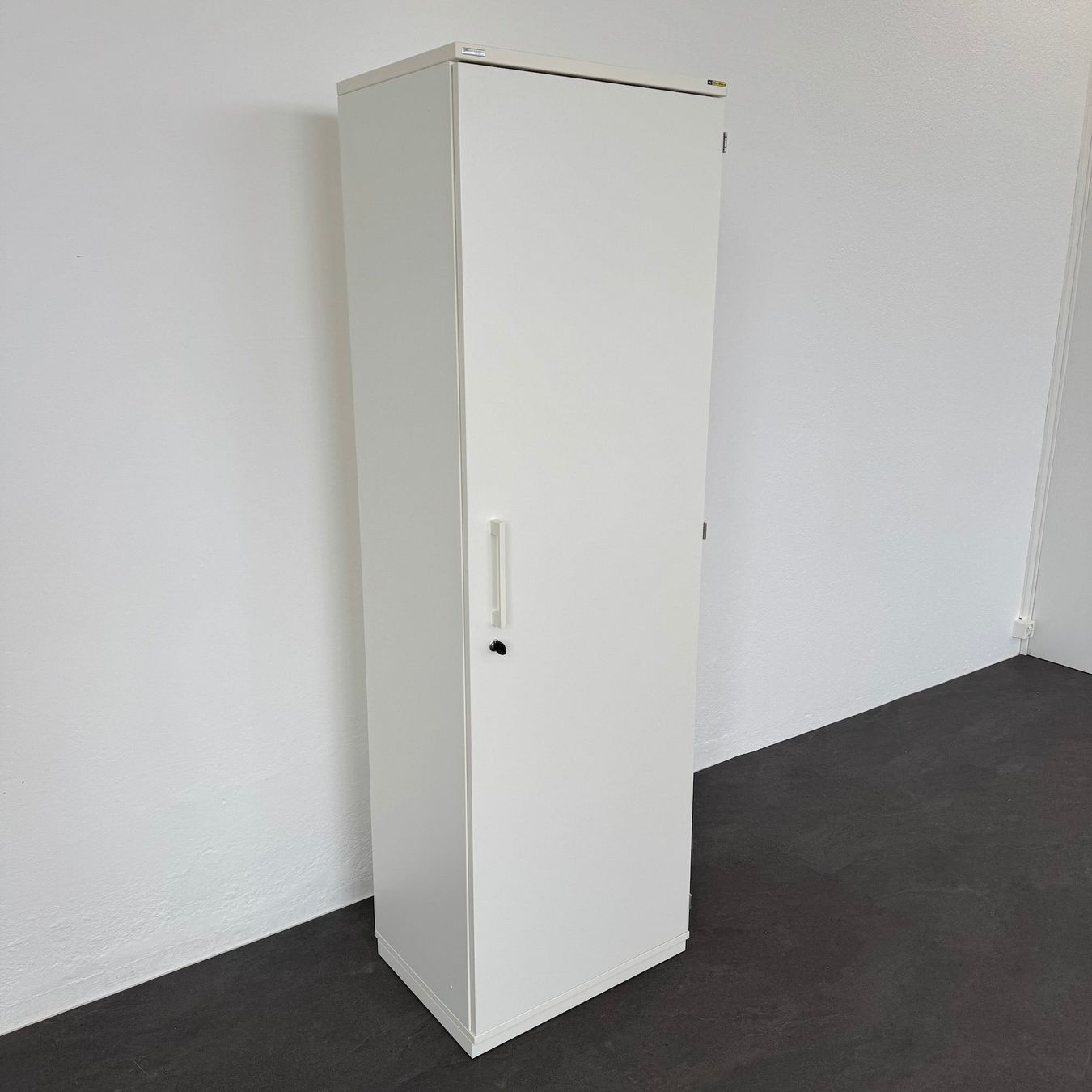 Armadi: Palmberg Prisma 2 Garderobenschrank Links öffnend – Usato da Schönenwerd venduto da mcofficeshop 2