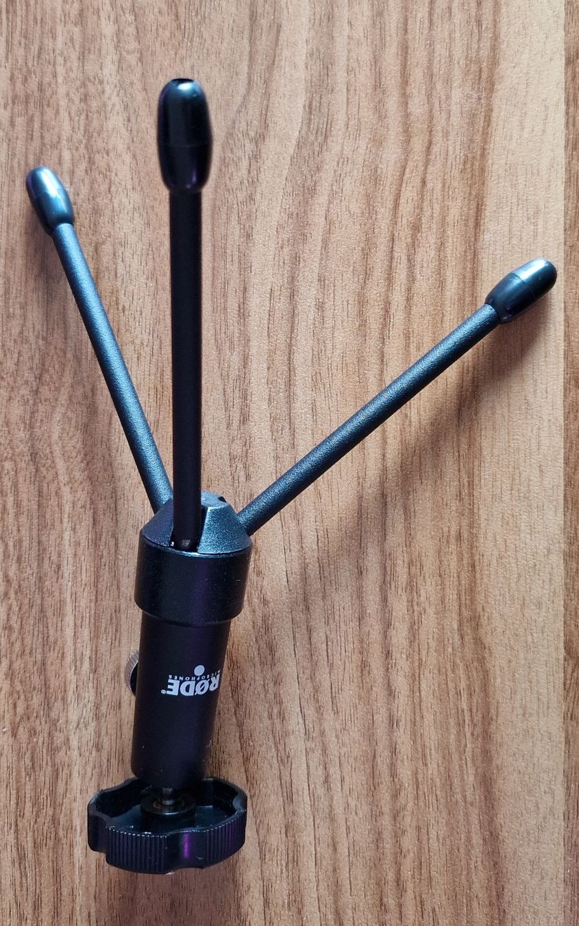 Røde Microfoni: Microphone Rode VideoMic Pro avec mini Trépied - État Neuf – Usato da Marin-Epagnier venduto da LoGi17 5