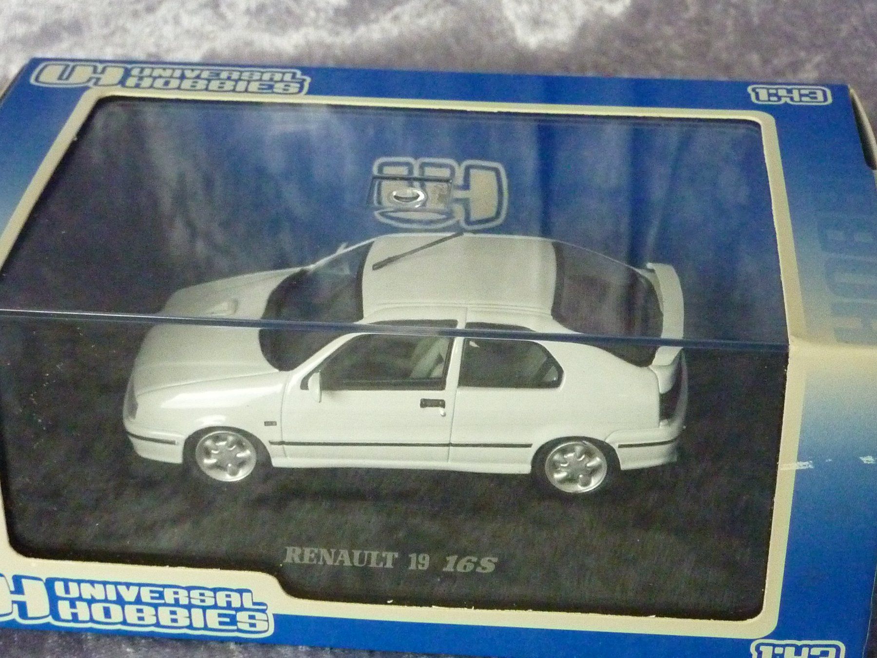Renault Modellautos: Renault 19 16S  1:43 – Neu und originalverpackt aus Dürrenäsch von  2
