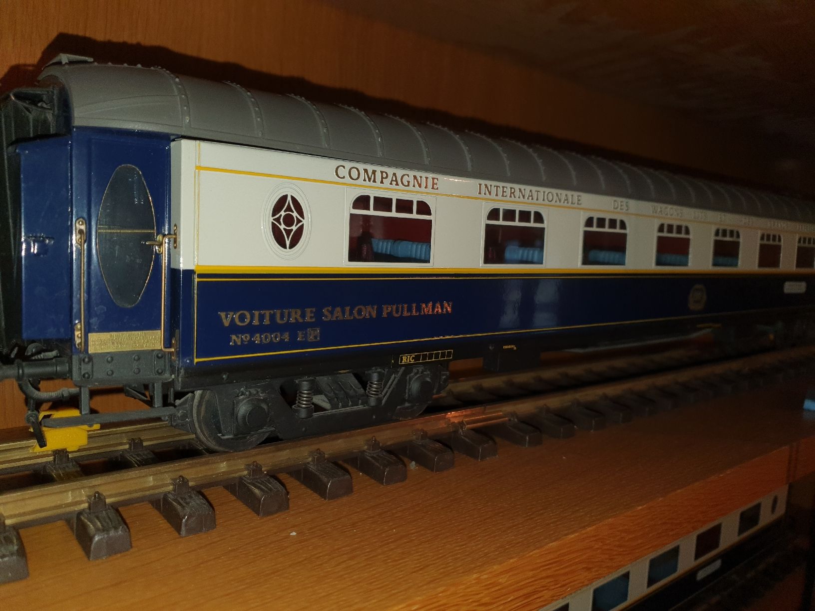 Modellini di ferrovie: J&M Models E 19 inkl. 2 Pullman Wagen Spur 1 – Nuovo (secondo la descrizione) da Münsingen venduto da wd65 6