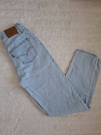 Levi's Mom Jean Taille 25/30 clair - Parfait pour l'été!