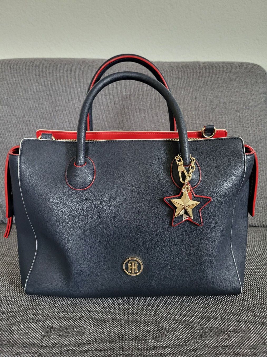Tommy Hilfiger Borse da donna: Schöne "Tommy Hilfiger" Handtasche – Usato da Täuffelen venduto da Val_sells_it
