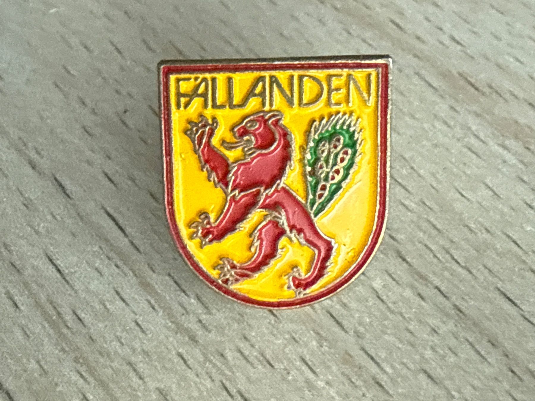 Plaketten & Abzeichen: Pin Wappen Fällanden – Gebraucht aus Glattbrugg von Schweigmatt