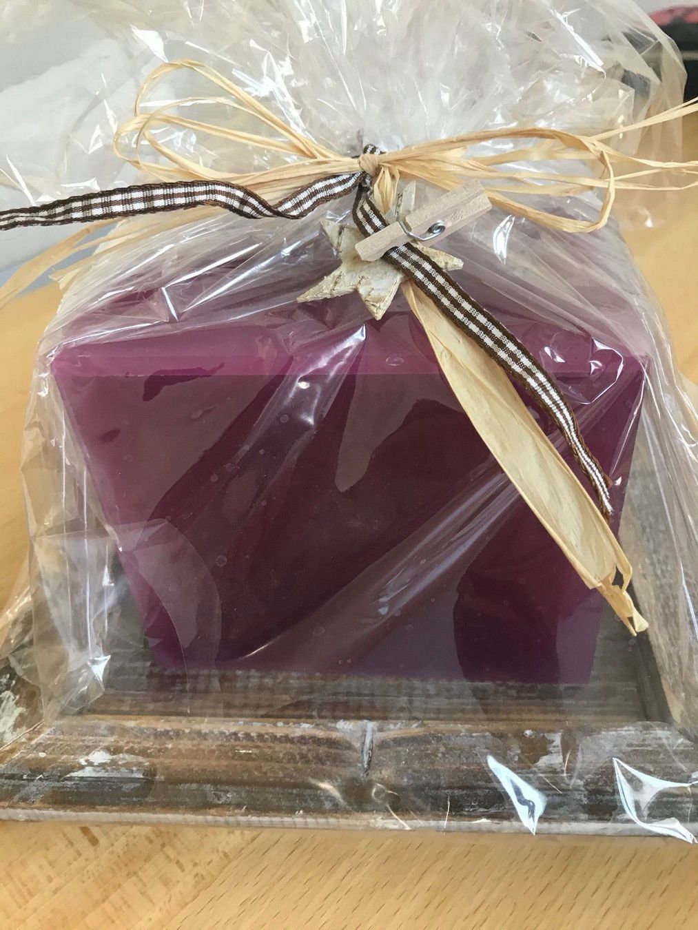 Kerzen: Kerze mit Holzuntersatz, dunkelrot, – Neu und originalverpackt aus Bern von antigua13 1