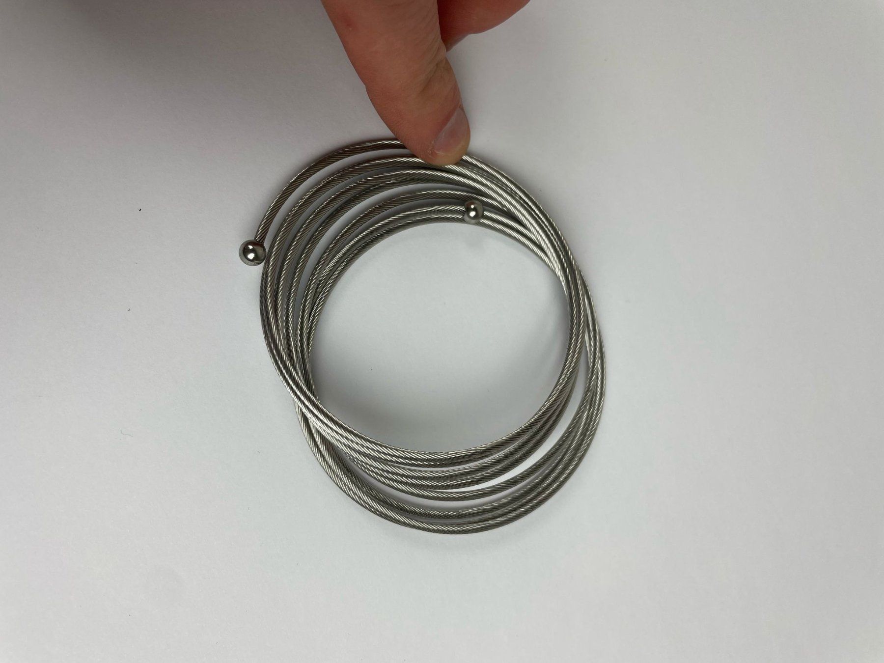 Bracciali & Braccialetti: Stahlseil Armband mit Schlaufen – Nuovo e nell'imballaggio originale da Wängi venduto da LiqKojote