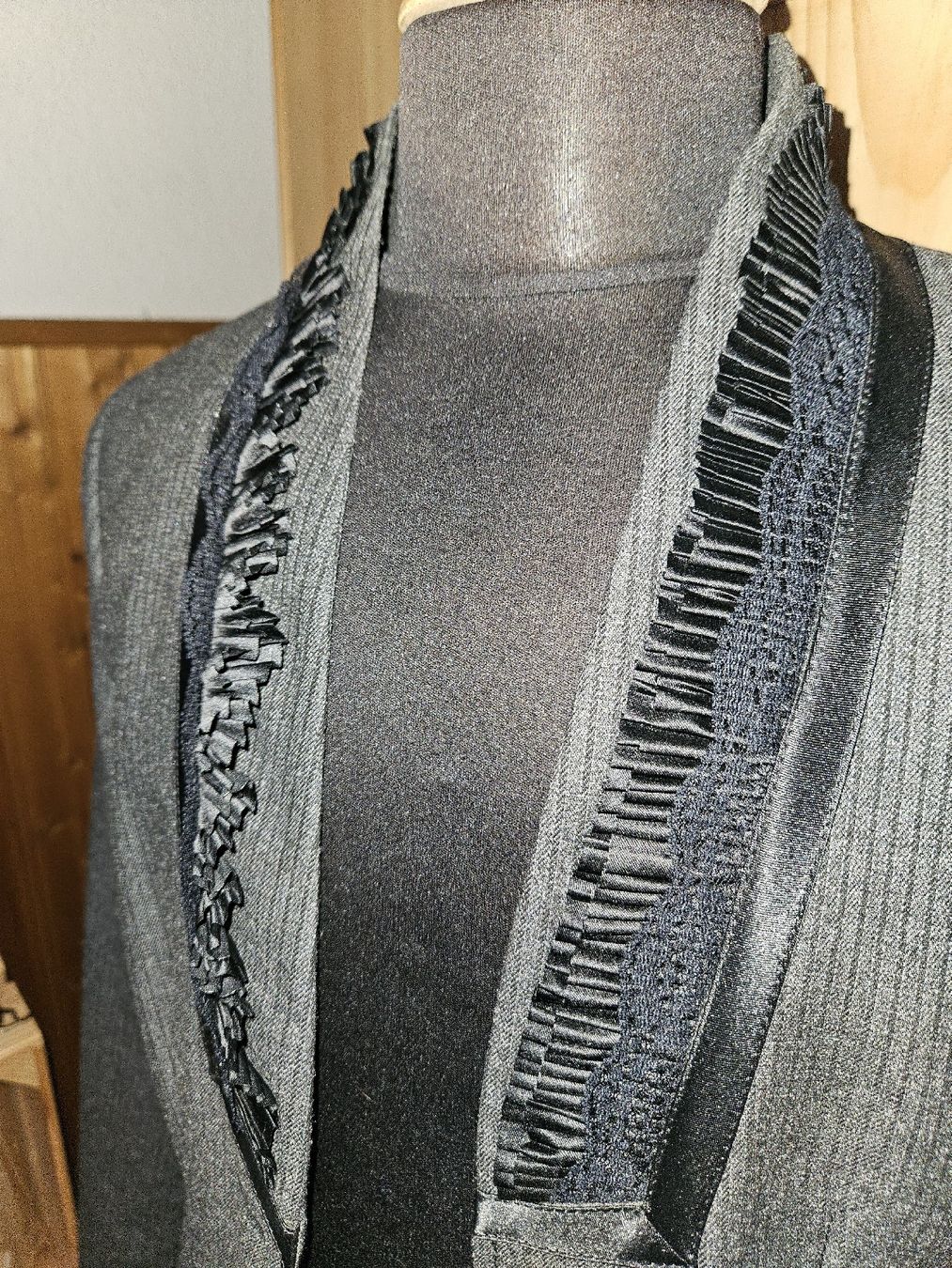 Jacken: Eleganter Damenblazer mit Rüschen, Grösse 40 – Gebraucht aus Rheineck von Eulalia40 2
