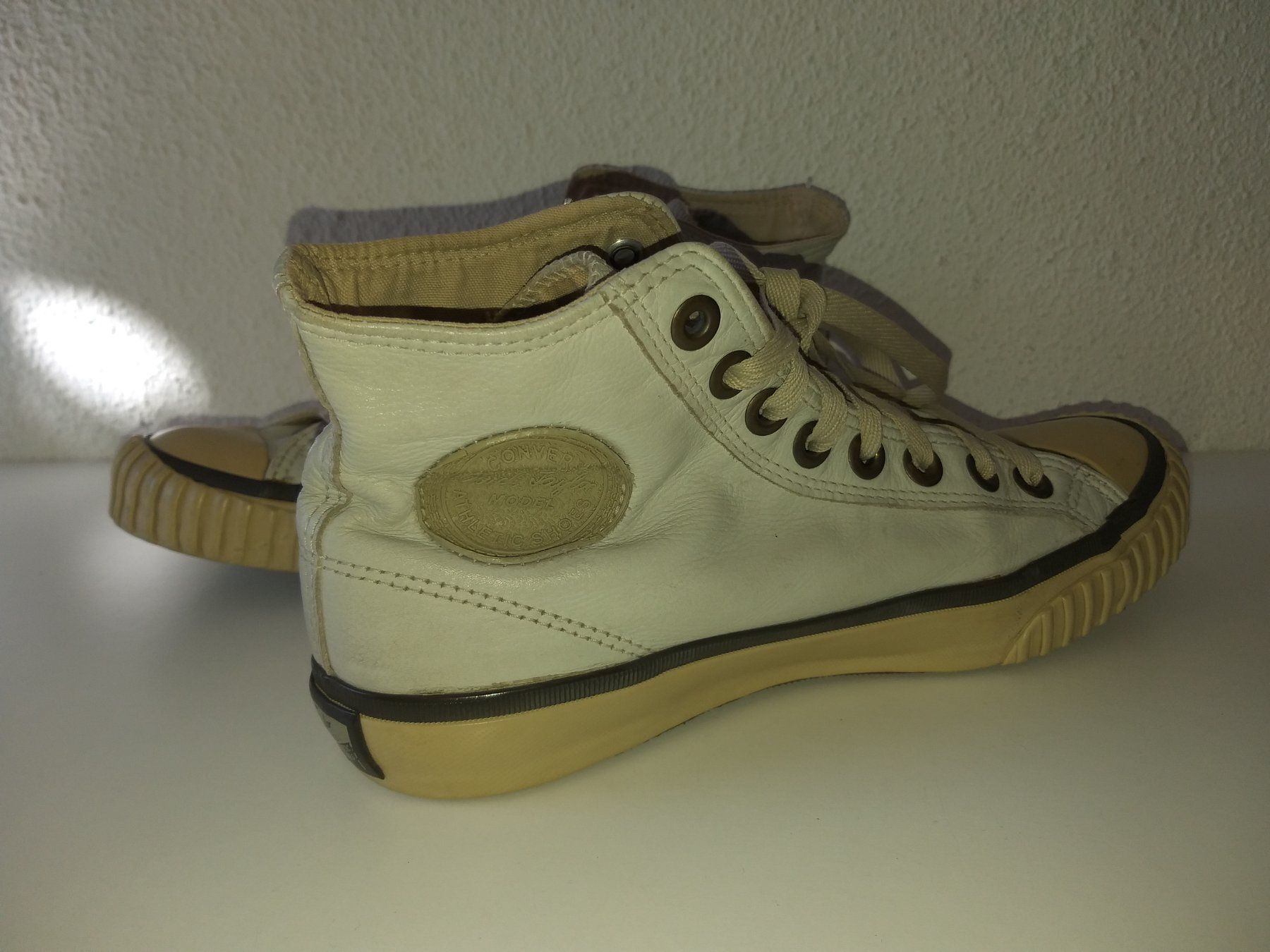Converse Scarpe da donna: CONVERSE  Chaussures / Schuhe  Pointure / Nummer 37 – Usato da Cossonay-ville venduto da Super-Price-Quality 1