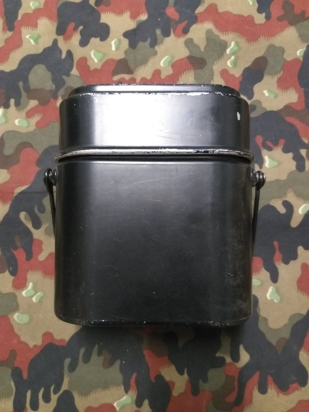 Schweizer Armee Uniformi: Kochgeschirr Mod. 1898/20 schwarz 1965 – Usato da Bauma venduto da SwissMilitaria 1