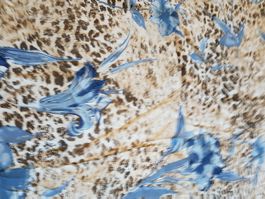 Stoff mit Blumendruck 140 x 150 cm