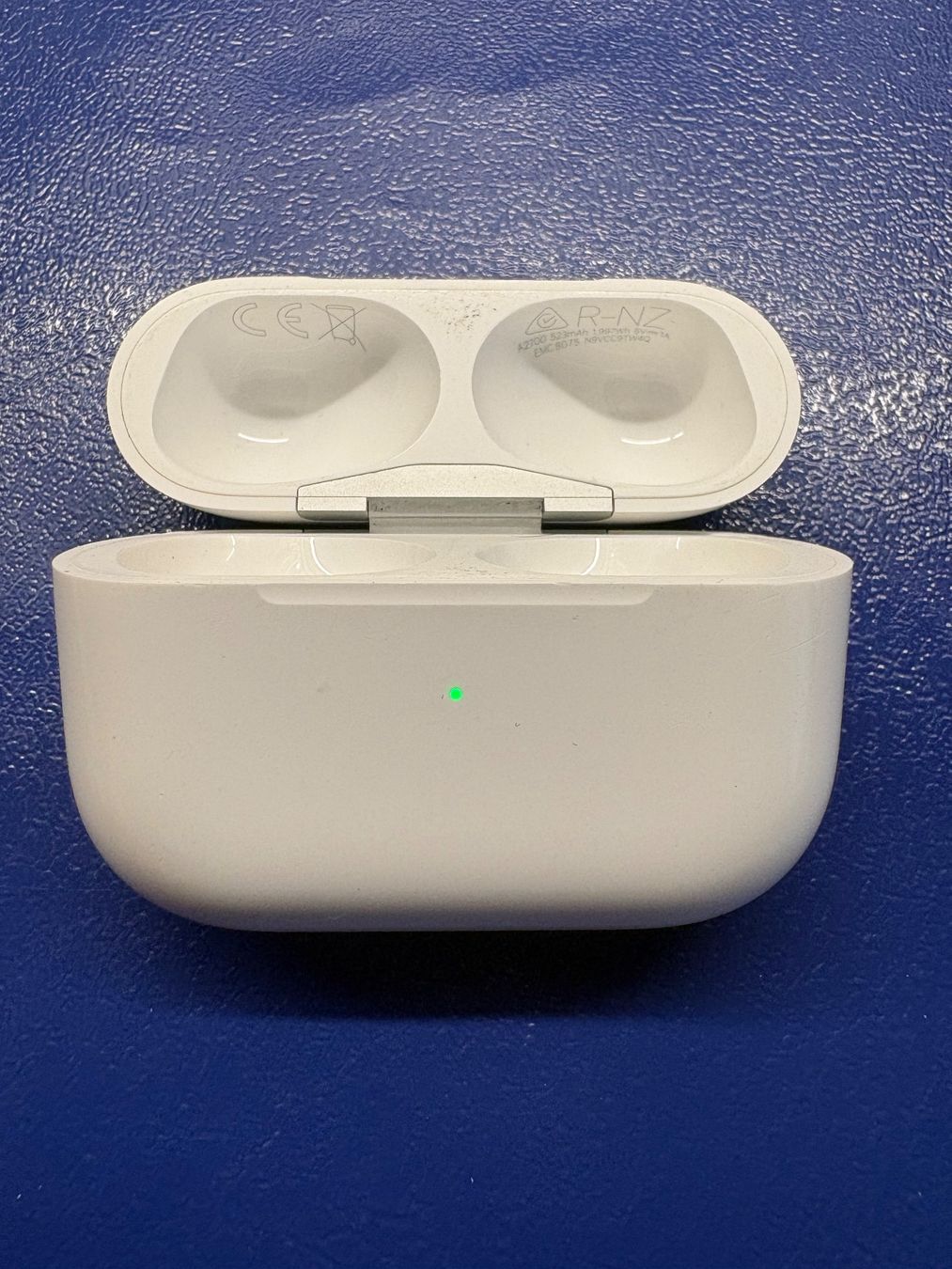 Apple Caricabatterie: Apple AirPods Pro 2 charging case (A2700). – Usato da Lausanne venduto da sil_2dxk