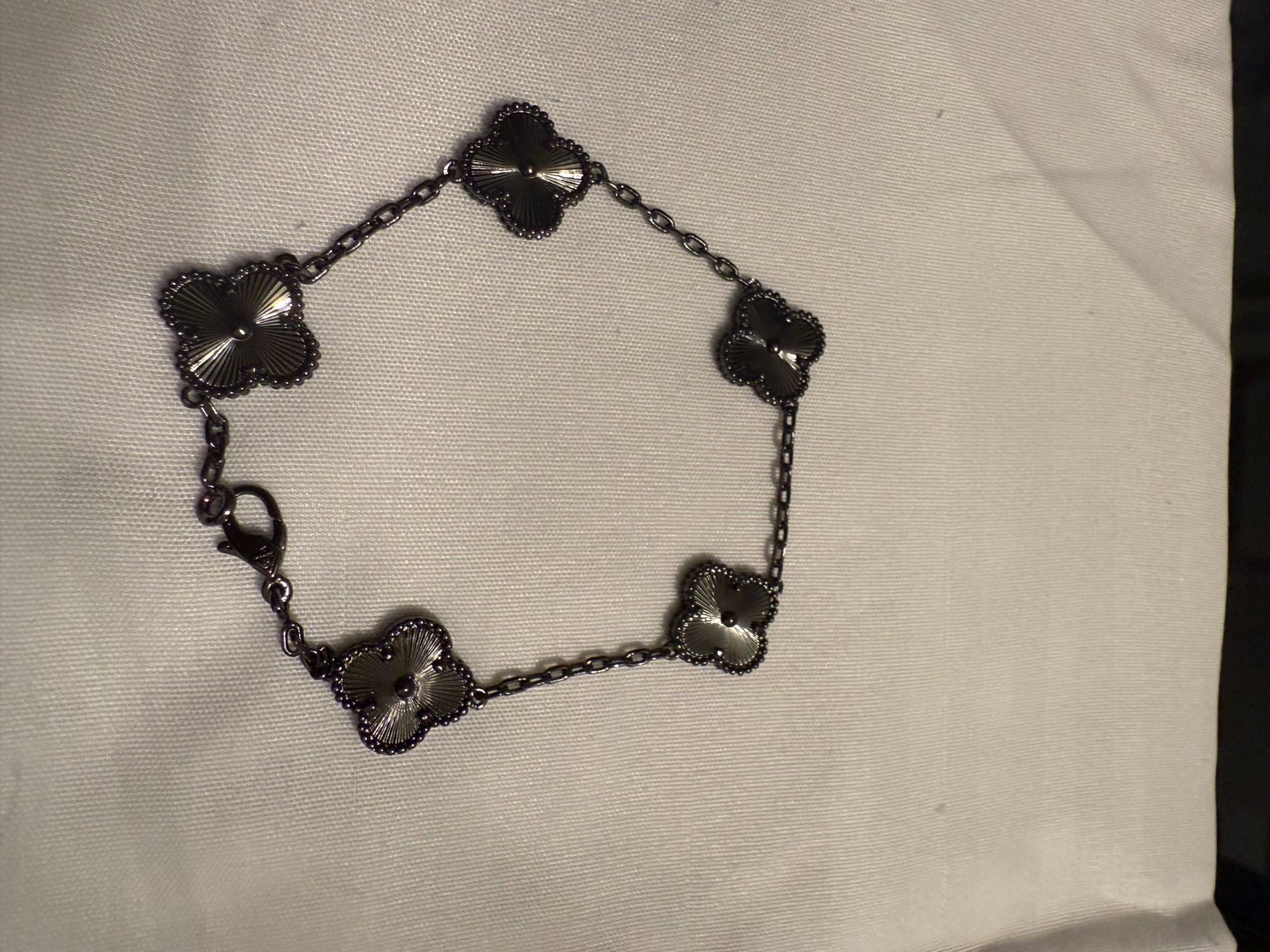 Bracciali & Braccialetti: Elegantes Armband mit Kleeblatt-Design – Nuovo (secondo la descrizione) da Kriens venduto da Fairkauf1