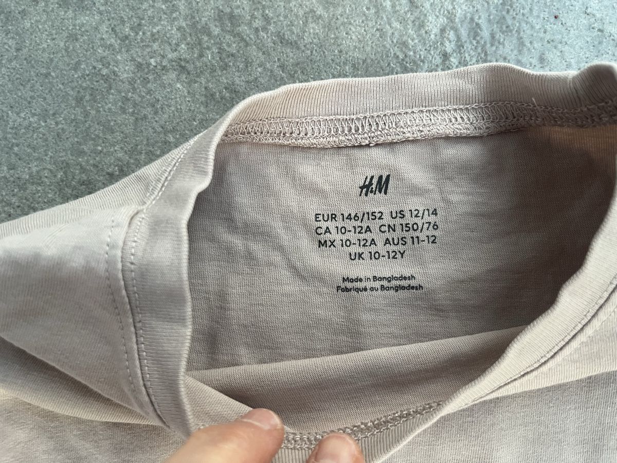 H&M Blouses, T-shirts & Tops: 2 T-Shirts 146/152 H&M – D'occasion à Wil ZH par Wonderwoman76 1