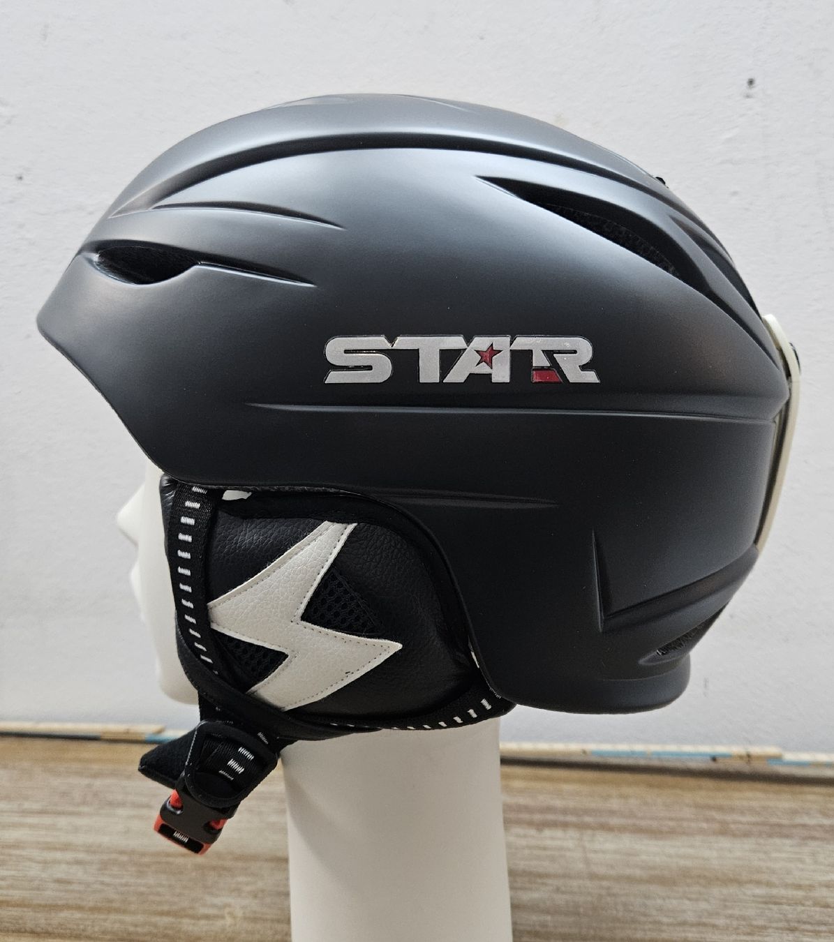 Helme: Ski und Snowboard Helm  "Neu" – Neu und originalverpackt aus Uster von esko.swiss 1