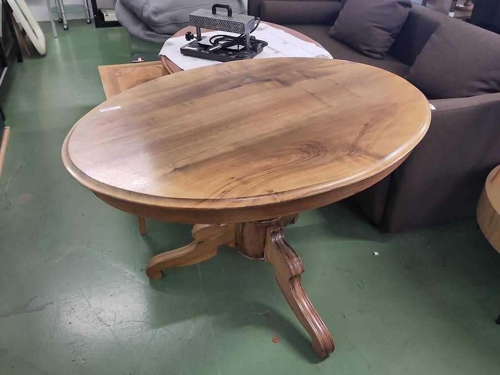 Tavoli: Massivholz Tisch Oval – Usato da Pratteln venduto da Cartonsducoeur_bl