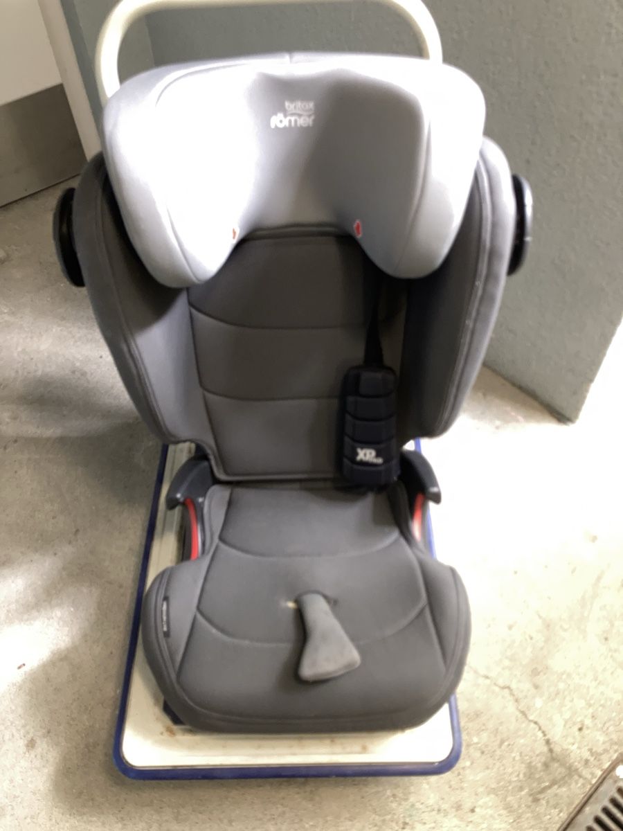 Britax Römer Seggiolini per auto: Britax Römer Kidfix lll S – Usato da Wolfhausen venduto da DonieP