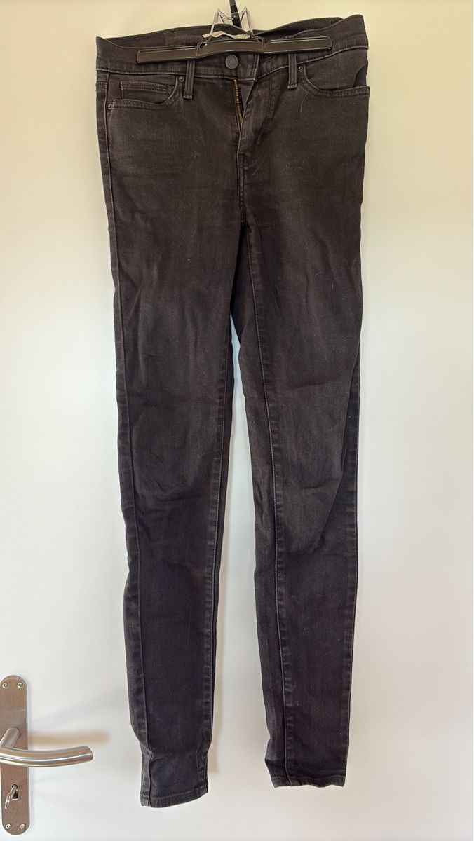 Levi's Jeans: Black Denim levis jeans – Usato da Oberhasli venduto da ani_97f7