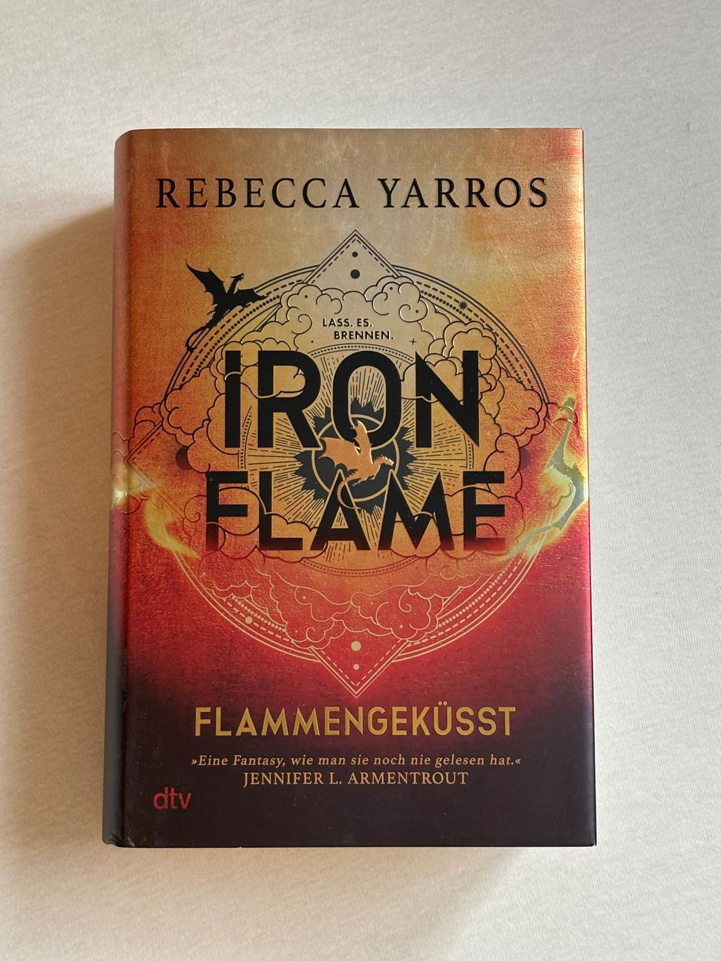 Libri: Iron Flame von Rebecca Yarros – Usato da Stäfa venduto da lenareads