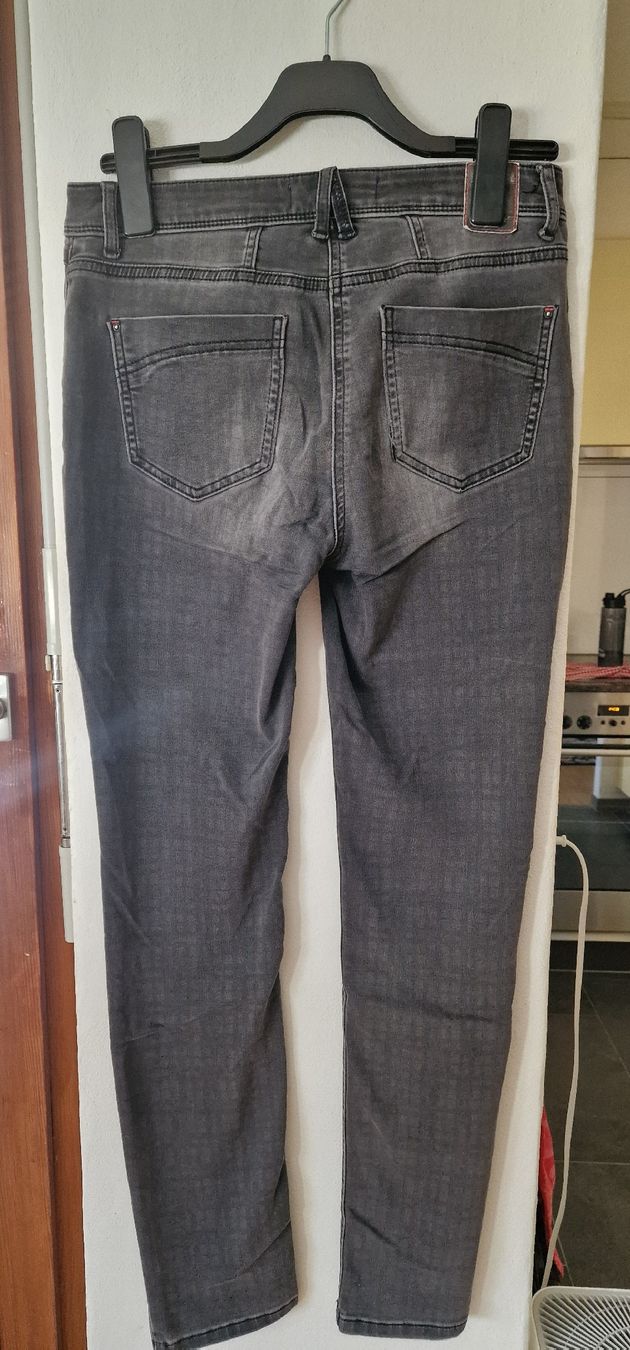 Cecil Pantalons: Cecil Damenjeans Grau Gr. 25/32 – D'occasion à Romanshorn par REALJessiB 6