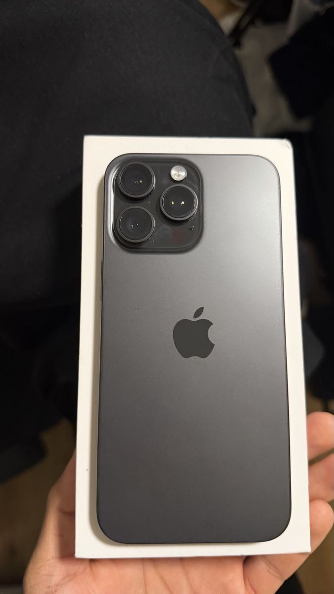 Apple Telefoni cellulari / Smartphones: Apple iPhone 15 Pro Max 256GB – Usato da Neuhausen venduto da agh_g2nd 1
