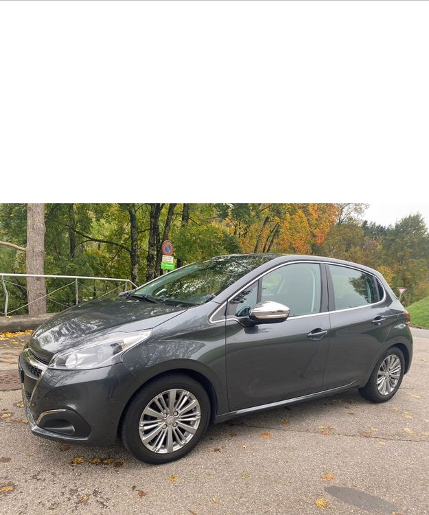 PEUGEOT 208 1.2i STT 87000Km