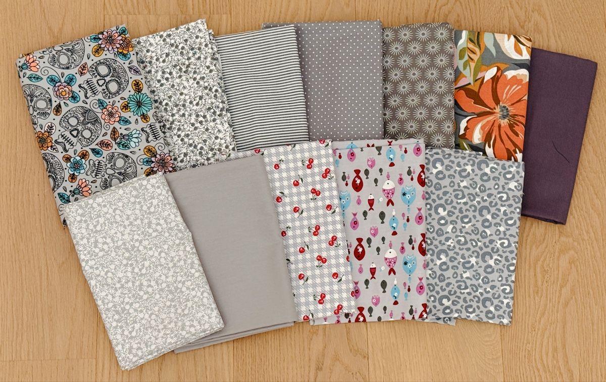 Tessuti: Stoffreste Paket verschiedene Muster und Farben</div> – Nuovo (secondo la descrizione) da Nottwil venduto da CandyCaty 8