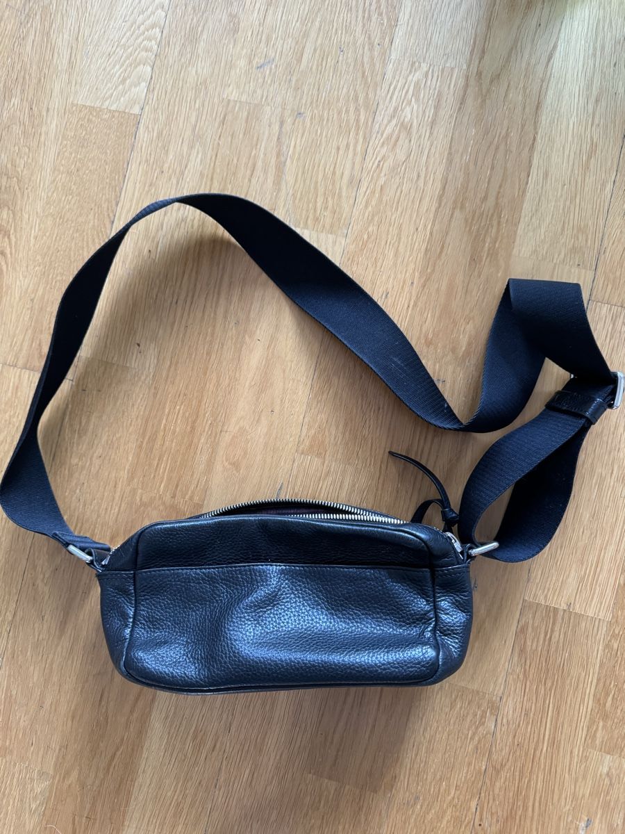 Other Stories Borse: BLACK LEATHER CROSSBODY BAG – Usato da Bern venduto da FashionK92