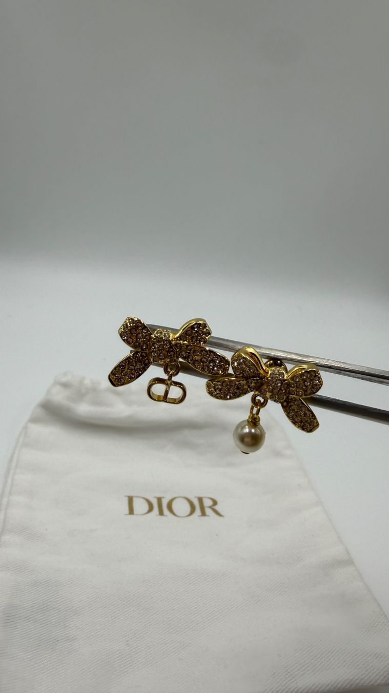 Orecchini pendenti & Orecchini a lobo: Pearl Bow Earrings -2026 edition – Nuovo (secondo la descrizione) da Chur venduto da Madeys