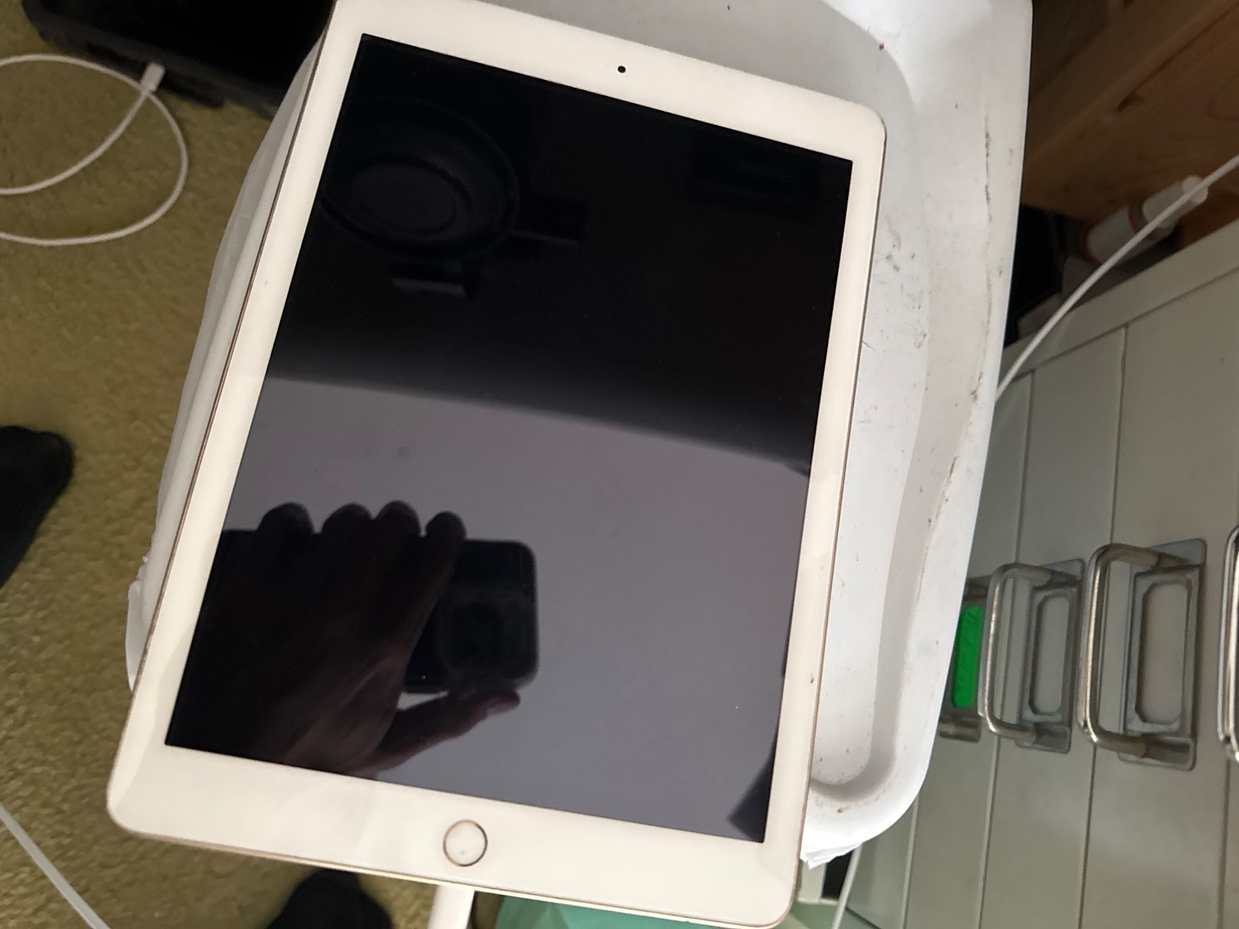 Apple Tablet PC: Ipad 5. Generation 128Gb - A1822 -  Top Zustand – Defekt aus Olten von HoYa01 1