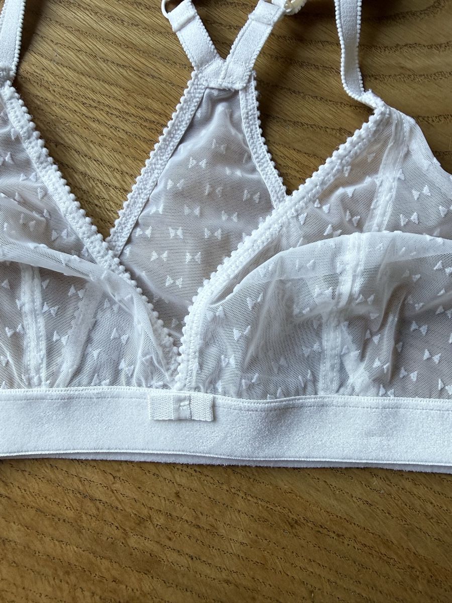 Autres dessous: Bralette DIM weiss mit Muster Grösse S – D'occasion à Siebnen par koschitoschi 1