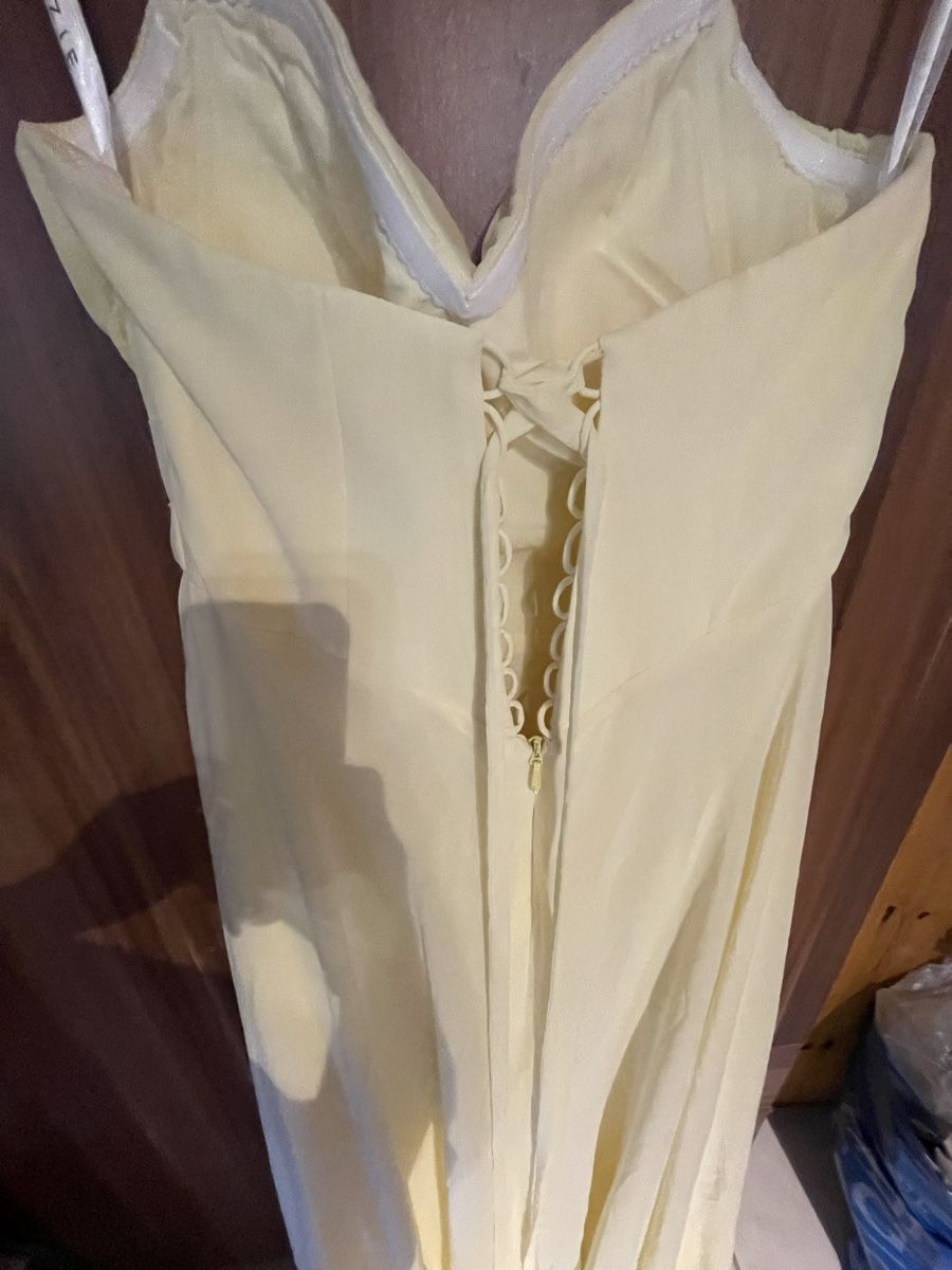 Kleider: Damen Kleid hellgelb 42 neuwertig – Neu (gemäss Beschreibung) aus Wattwil von Weinachtsmann 1