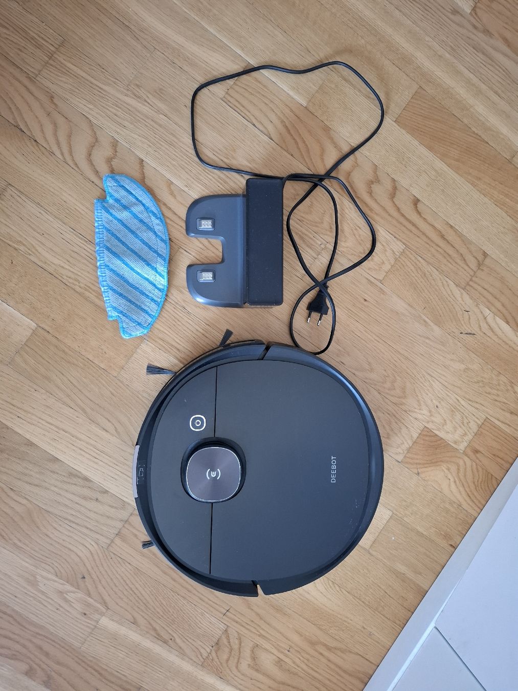 Ecovacs Aspirapolveri & Accessori: Ecovacs Deebot Ozmo T8 AIVI Staubsauger robot – Usato da Schlieren venduto da car_w57d 2