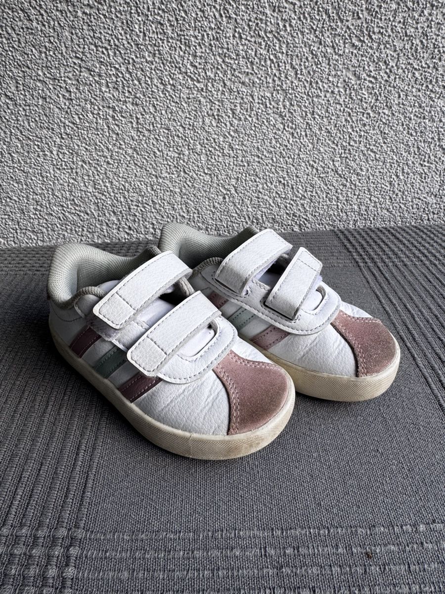 Adidas Scarpe per ragazze: Kinderschuhe Adidas – Usato da Bottenwil venduto da lau_2pc6