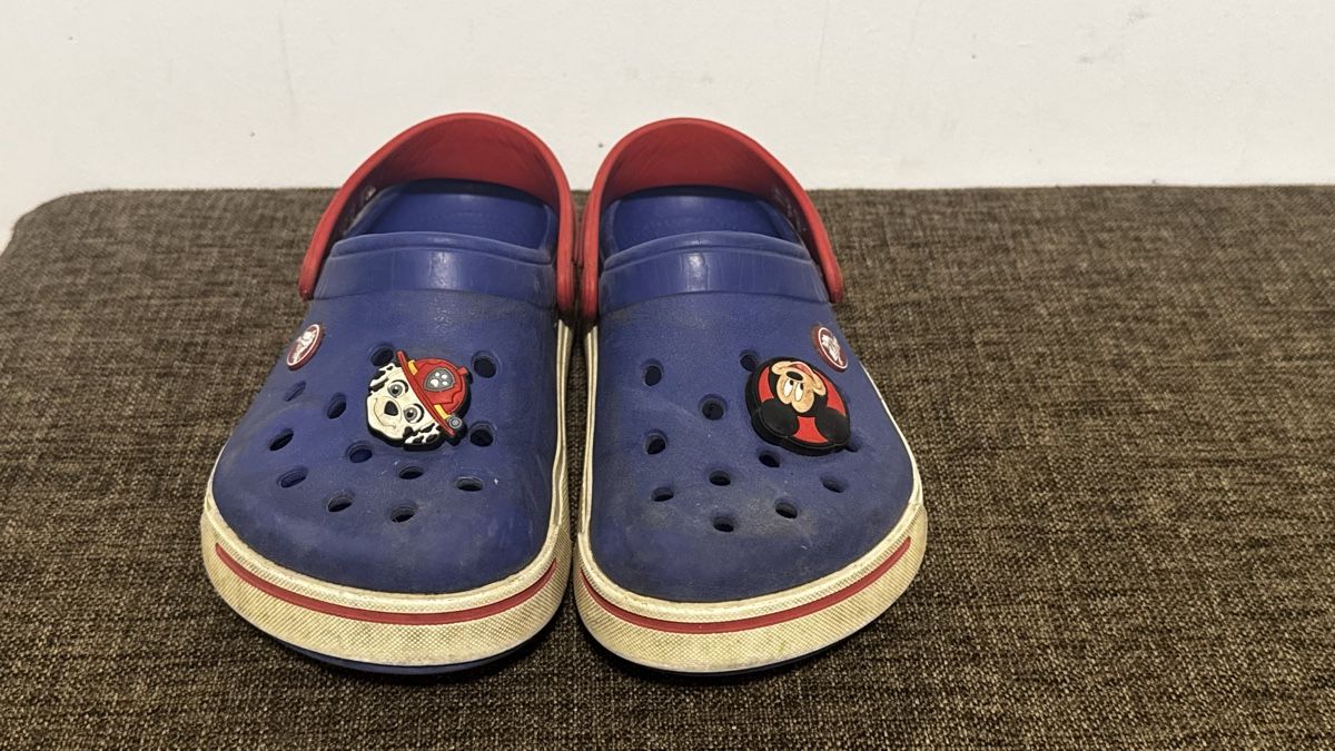 Crocs Scarpe per ragazzi: Crocs Kinder Clogs, Gr. J2 – Usato da Genthod venduto da Tidus04