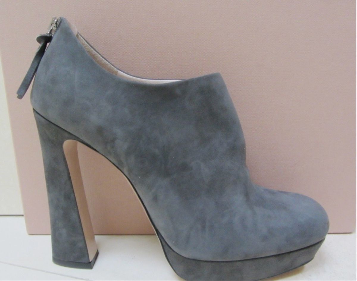 Miu Miu Scarpe da donna: Miu Miu Grey Suede Ankle Boots Size 38,5 – Usato da Oberwil b. Zug venduto da fis_2wtq 1