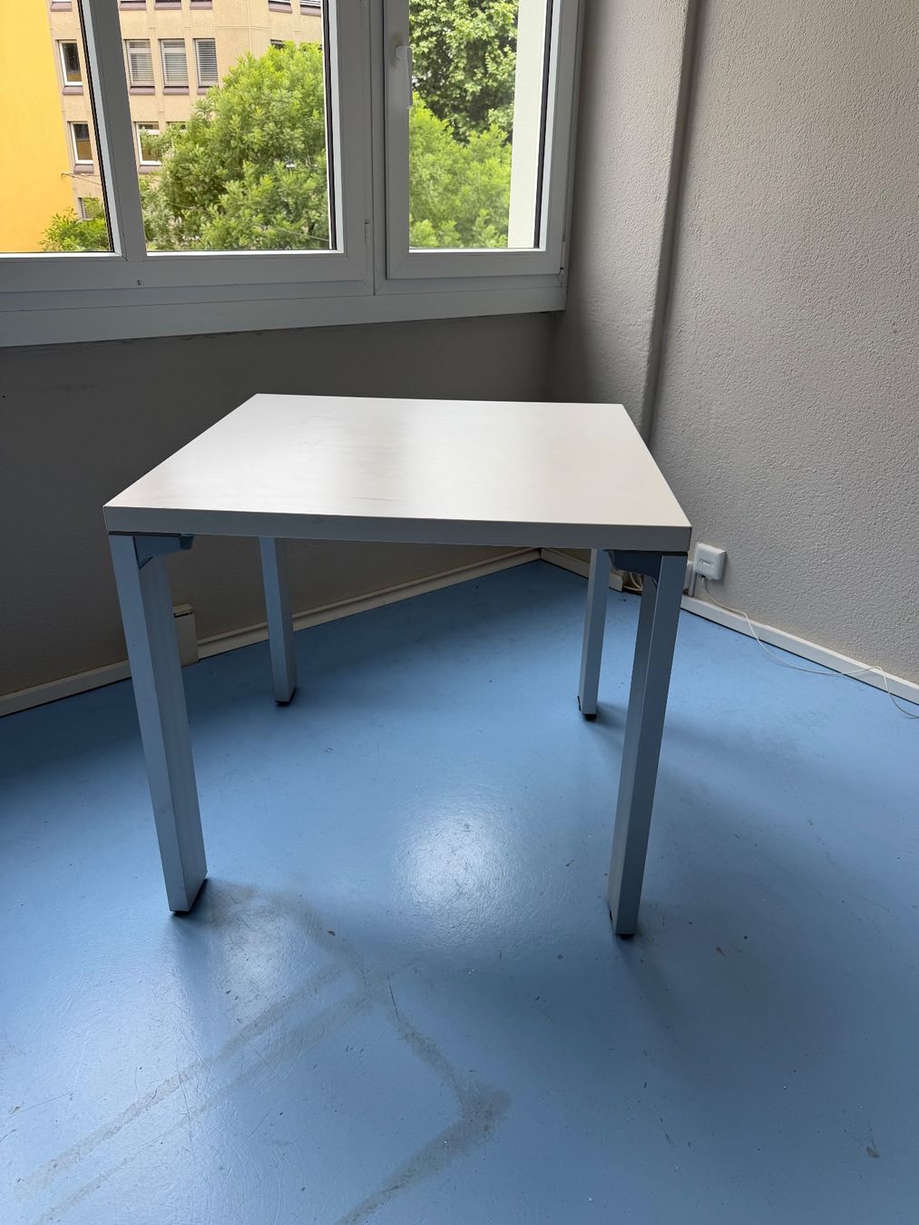 Scrivanie: Quadratischer Tisch – Usato da Zürich venduto da mar_hs6l