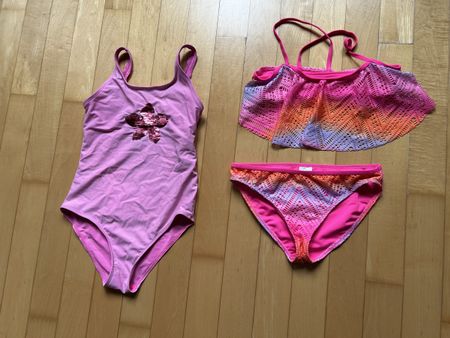Für Girls: Badeanzug + Bikini, Gr. 146/152