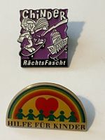 2 Pin "Chinder RächtsFascht" & "Hilfe für Kinder"
