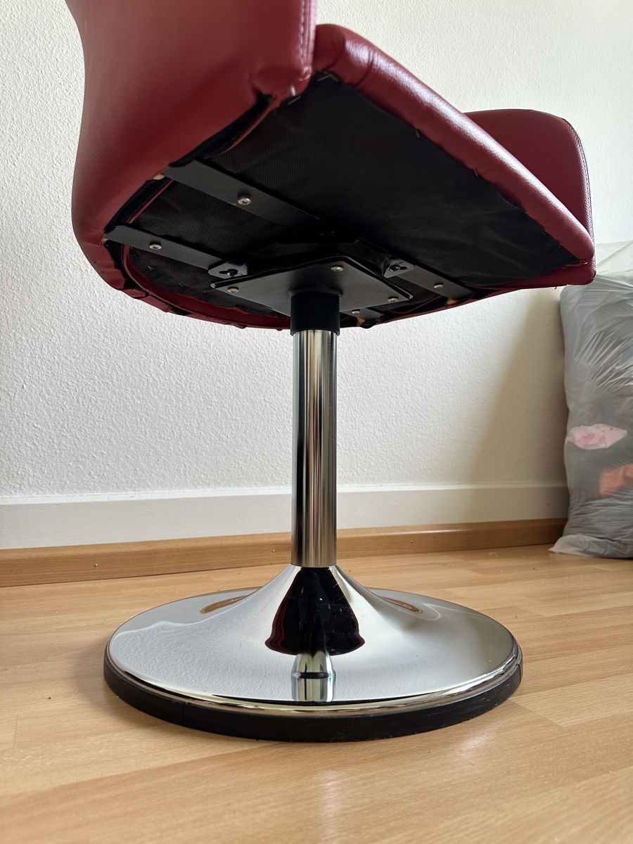 Poltrone: roter leder stuhl mit chrome bein ☆ – Usato da Basel venduto da iman.ibn 2