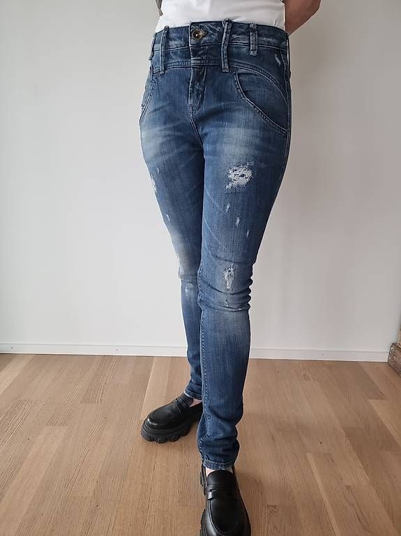 Jeans: Jeans Gr.28 FORNARINA – Usato da Ostermundigen venduto da d-p73