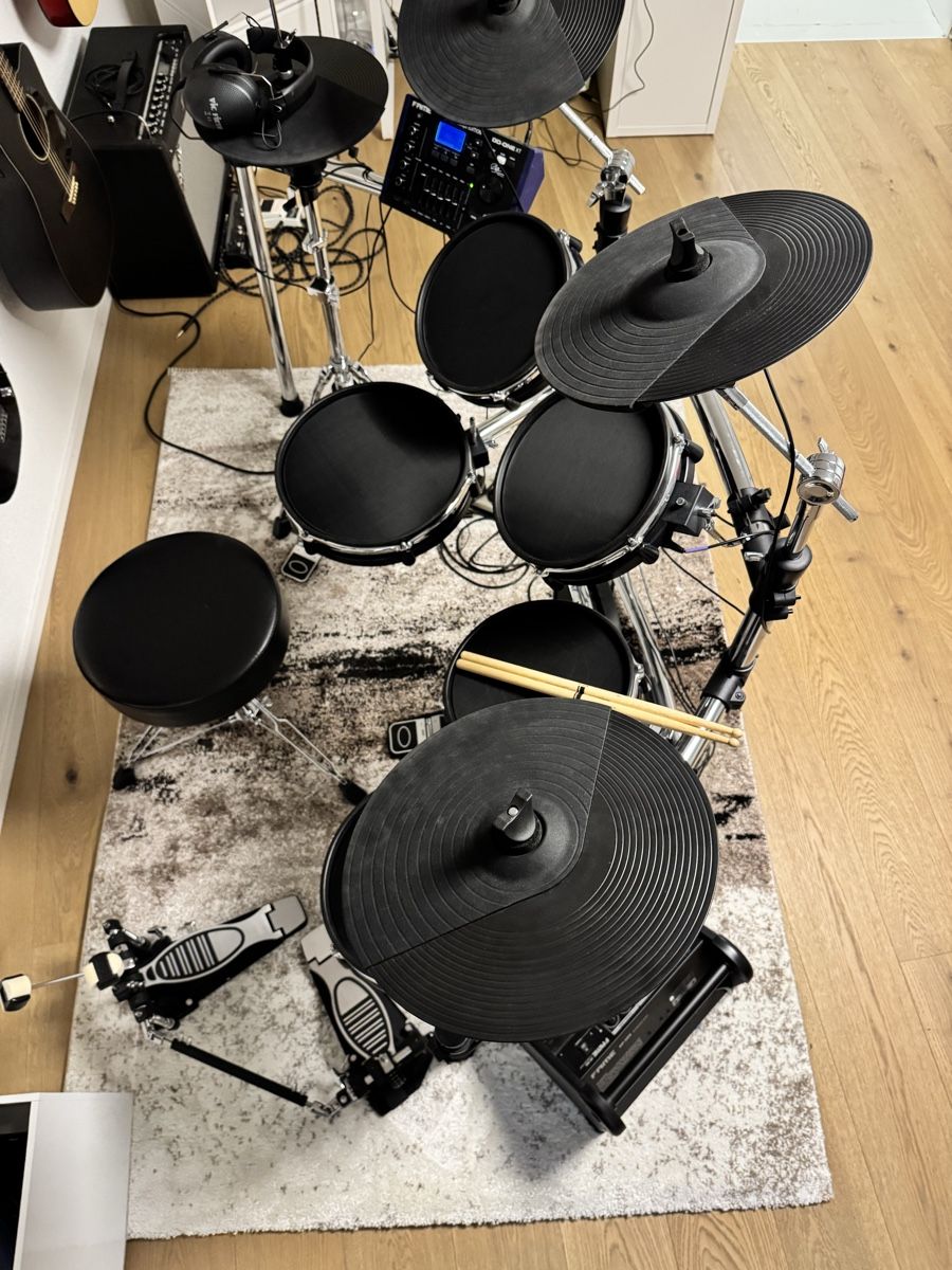 Musikinstrumente: Fame DD-One XT Simon Phillips E-Drum Set mit Doppelpedal+ – Gebraucht aus Widnau von  1