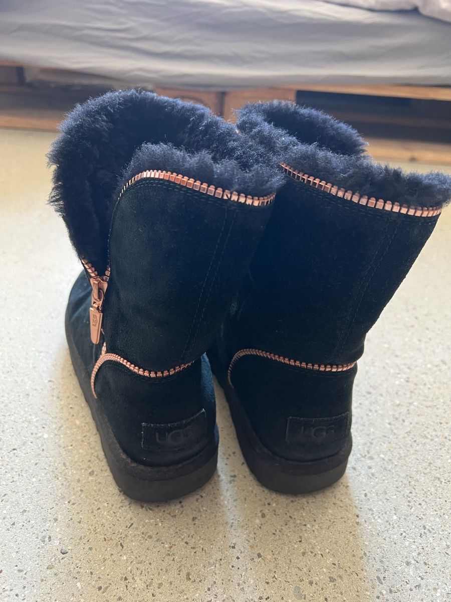 Ugg Scarpe da donna: Ugg Boots Gr. 38 Schwarz mit Reissverschluss – Usato da Basel venduto da lolixyz 3