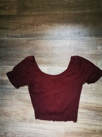 Sommerliches Crop-Top, kurzärmlig, Gr. M/L weinrot, guter Zu